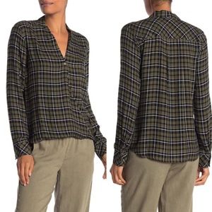 Cloth & Stone Long Sleeve Twist Front Plaid Top